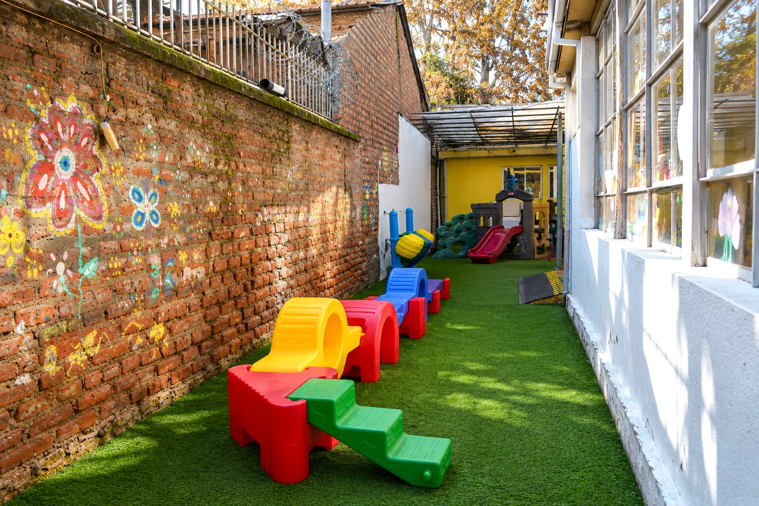 Patio de juegos en Escuela de Lenguaje Magos Recoleta