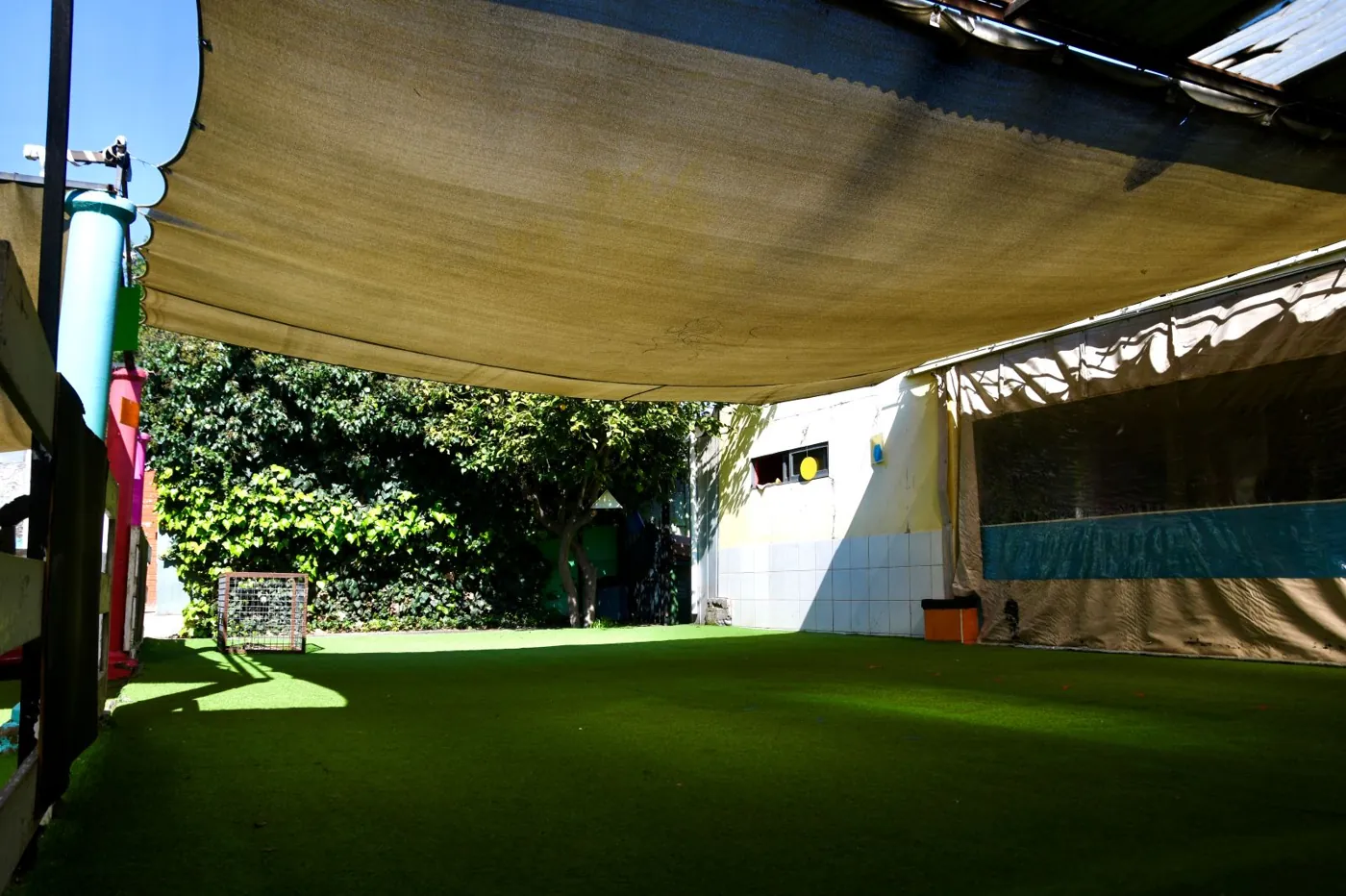 Patio de actividades en Escuela de Lenguaje Magos Renca